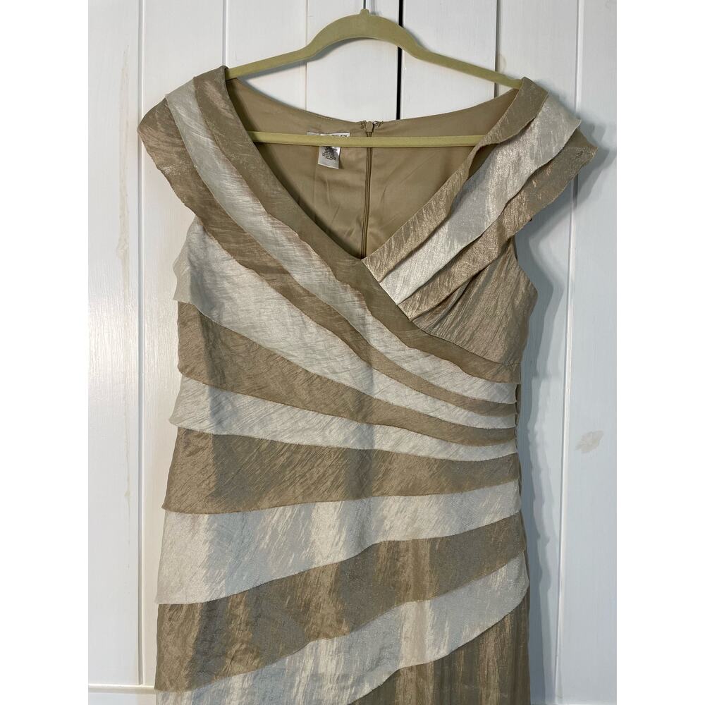 London Style Formal Cocktail Party 
Dress v neck midi Ivory and gold size 12